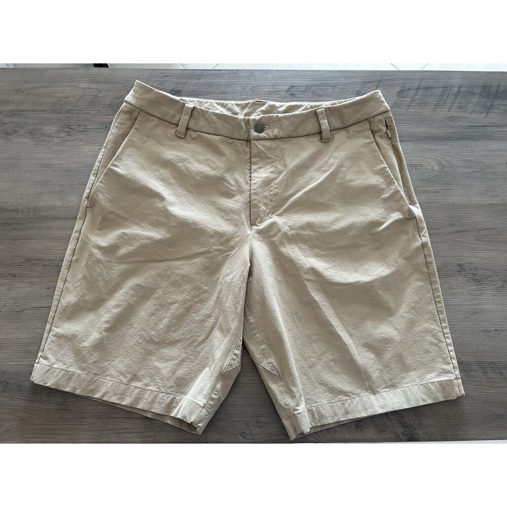 LULULEMON Men’s Commission Shorts Classic 9” Khaki Size 33